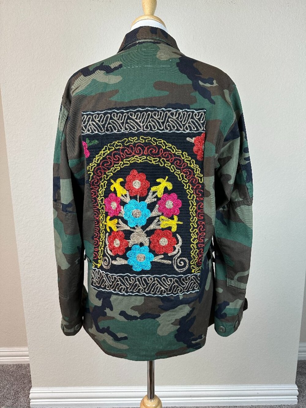 Camel Threads Upcycled Embroidered Vtg Military Woodland Camo Jacket Sz XL